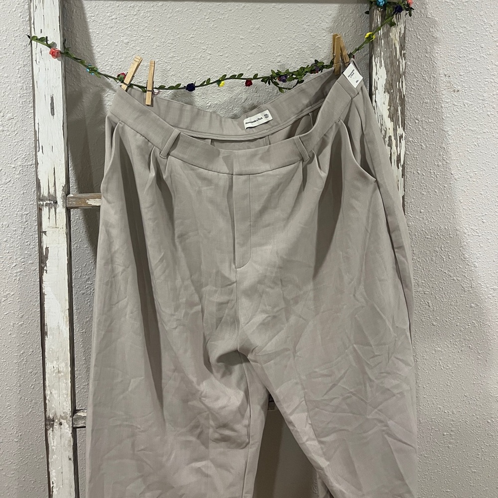 Abercrombie & Fitch Light Gray Chinos
